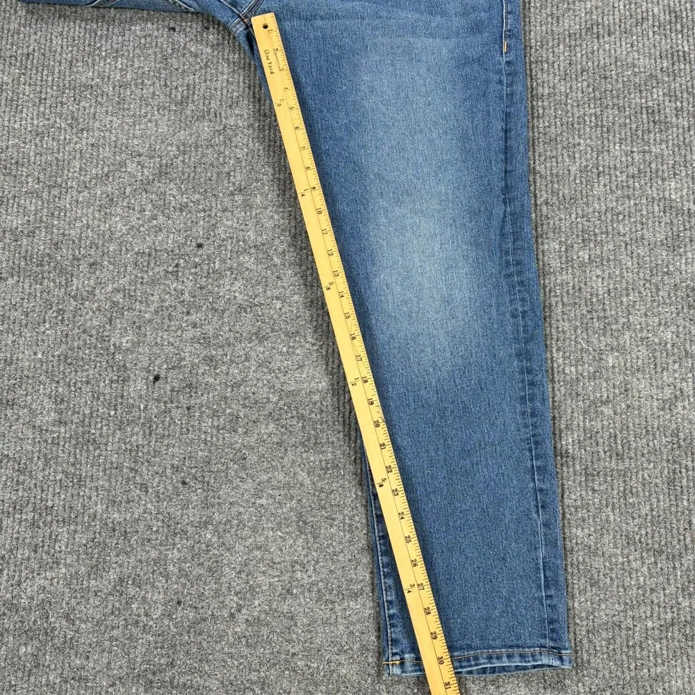True Religion GENO Relaxed Slim Jeans Mens Size 40 Medium Wash Denim Stretch